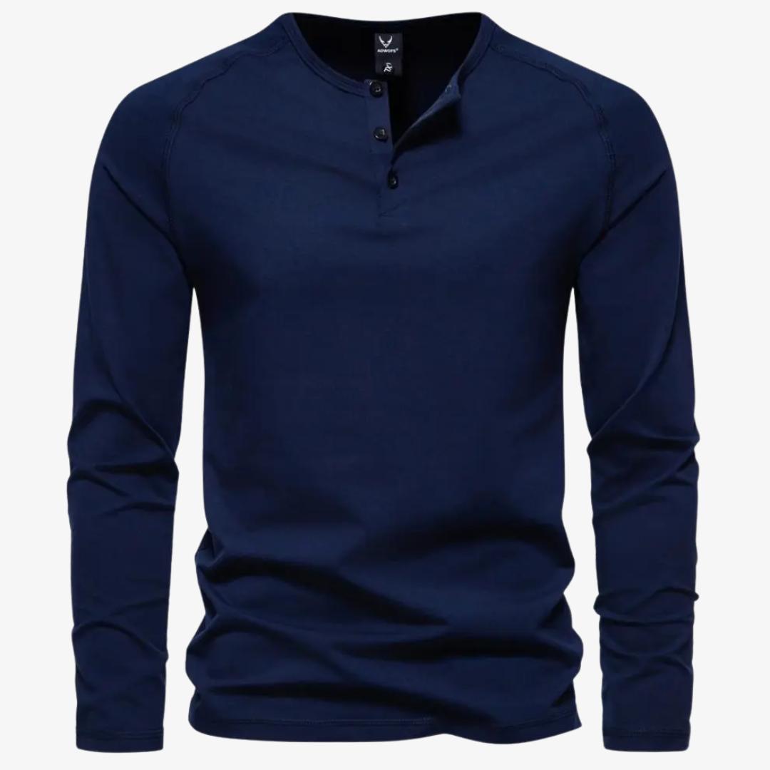 Moderner Herrenpullover in schlichtem Schnitt mit Knöpfen am Halsausschnitt