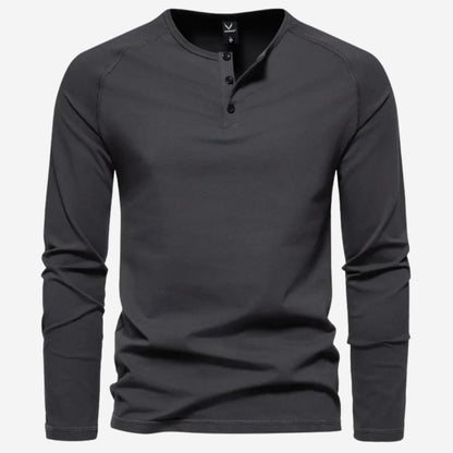 Moderner Herrenpullover in schlichtem Schnitt mit Knöpfen am Halsausschnitt