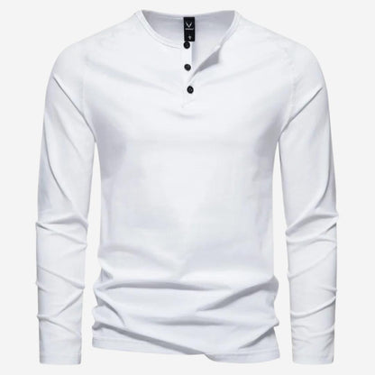 Moderner Herrenpullover in schlichtem Schnitt mit Knöpfen am Halsausschnitt