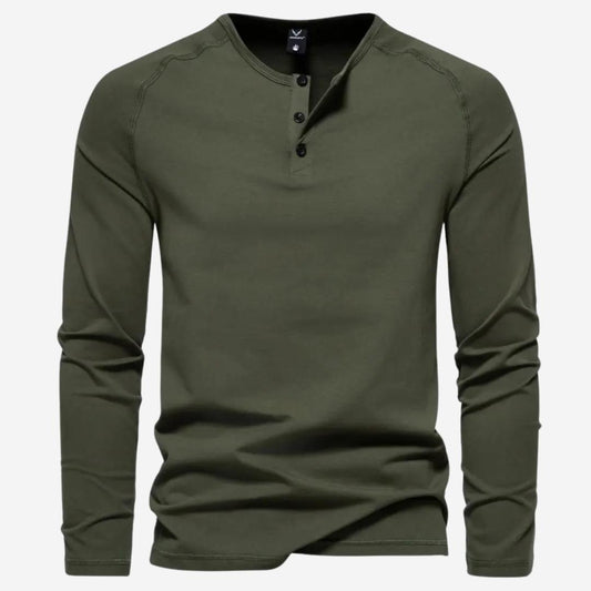 Moderner Herrenpullover in schlichtem Schnitt mit Knöpfen am Halsausschnitt