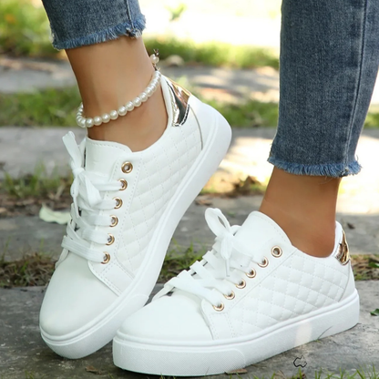 Sneakers Damen mit diamantgesteppten Seiten und flacher Sohle