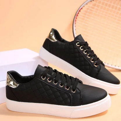 Sneakers Damen mit diamantgesteppten Seiten und flacher Sohle