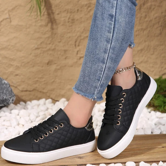 Sneakers Damen mit diamantgesteppten Seiten und flacher Sohle
